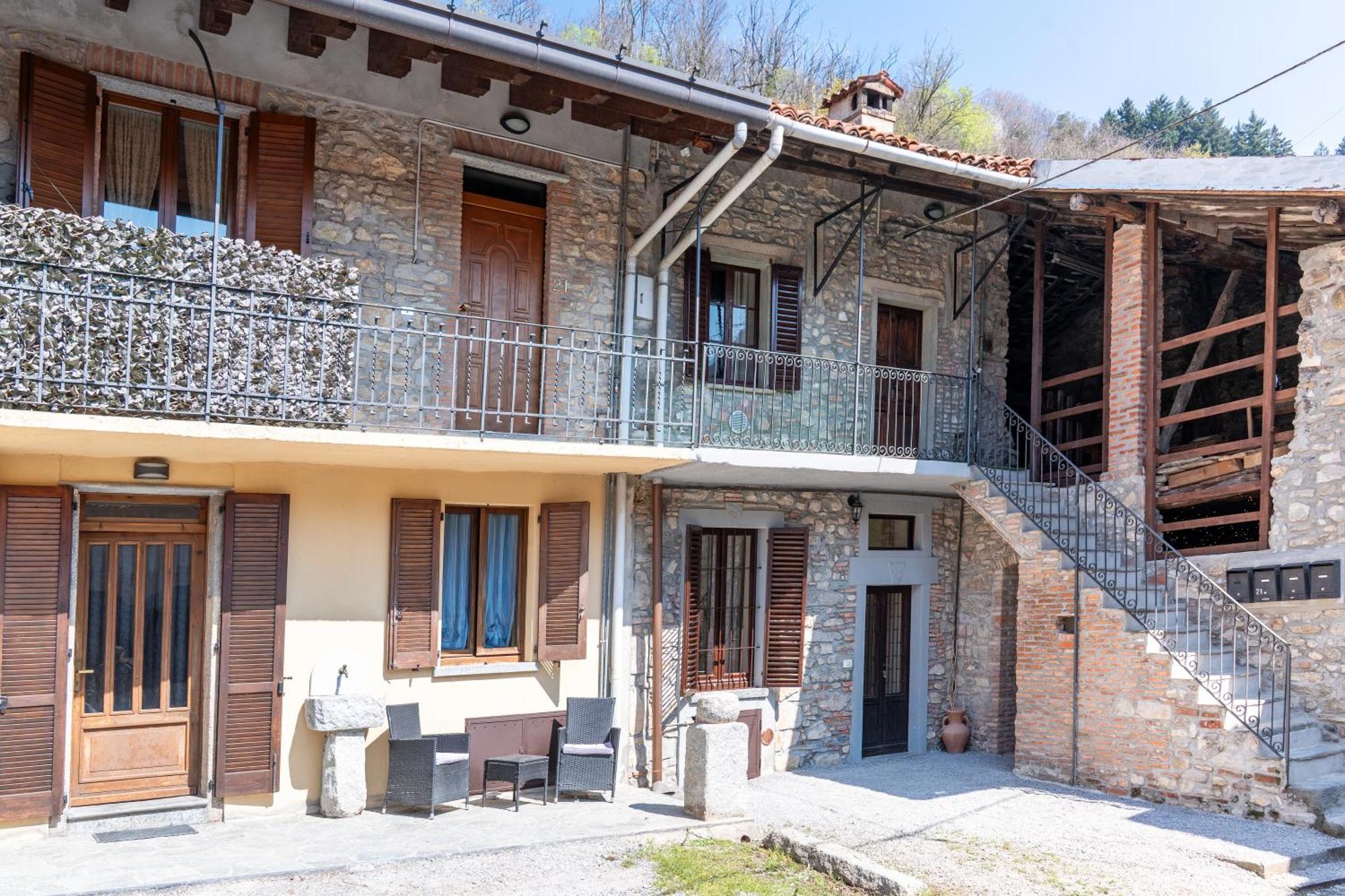 B&B La Corte And Home Restaurant - Free Parking - 10 Minutes To The Lake And Centre Côme Esterno foto