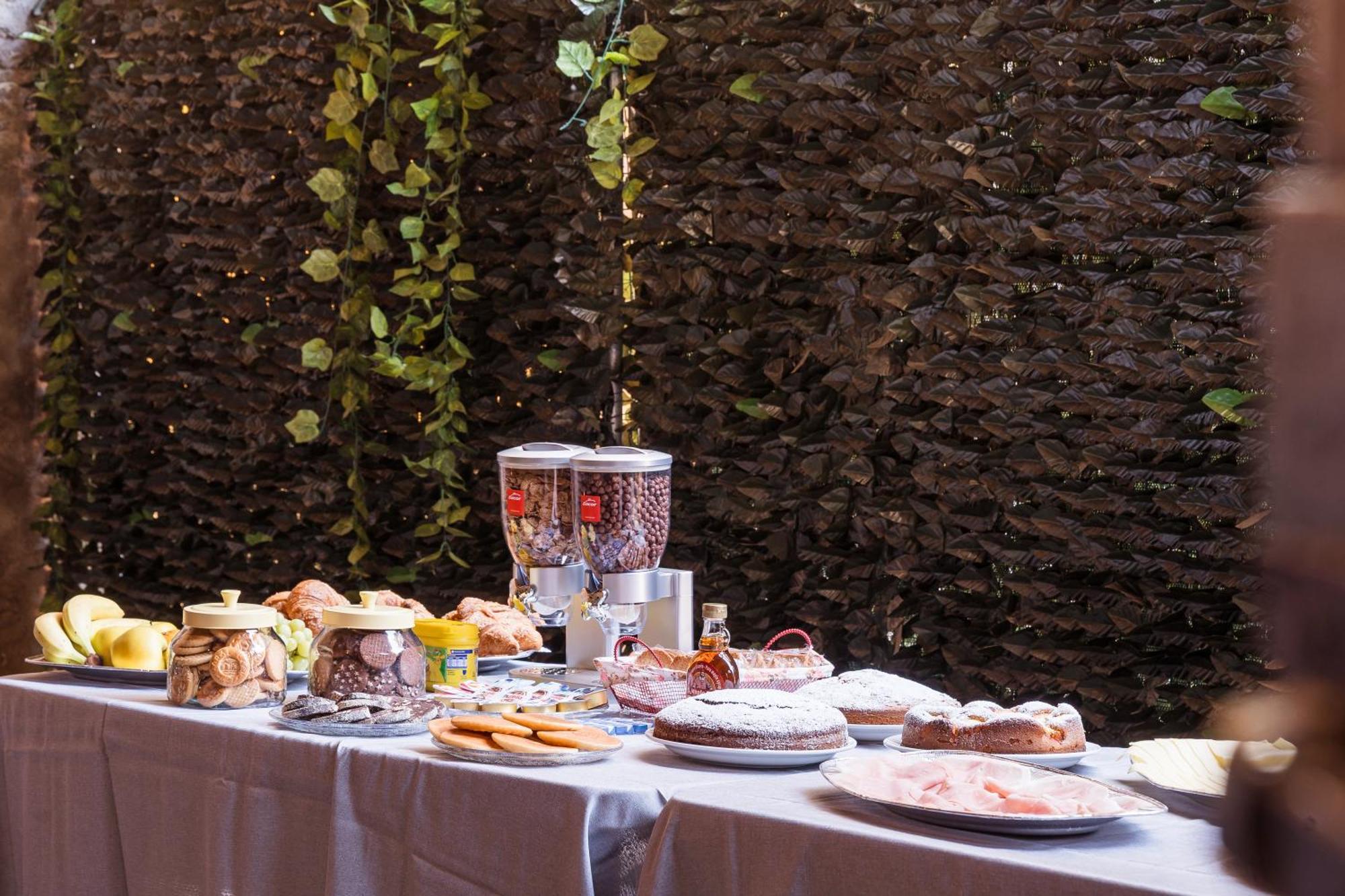 B&B La Corte And Home Restaurant - Free Parking - 10 Minutes To The Lake And Centre Côme Esterno foto
