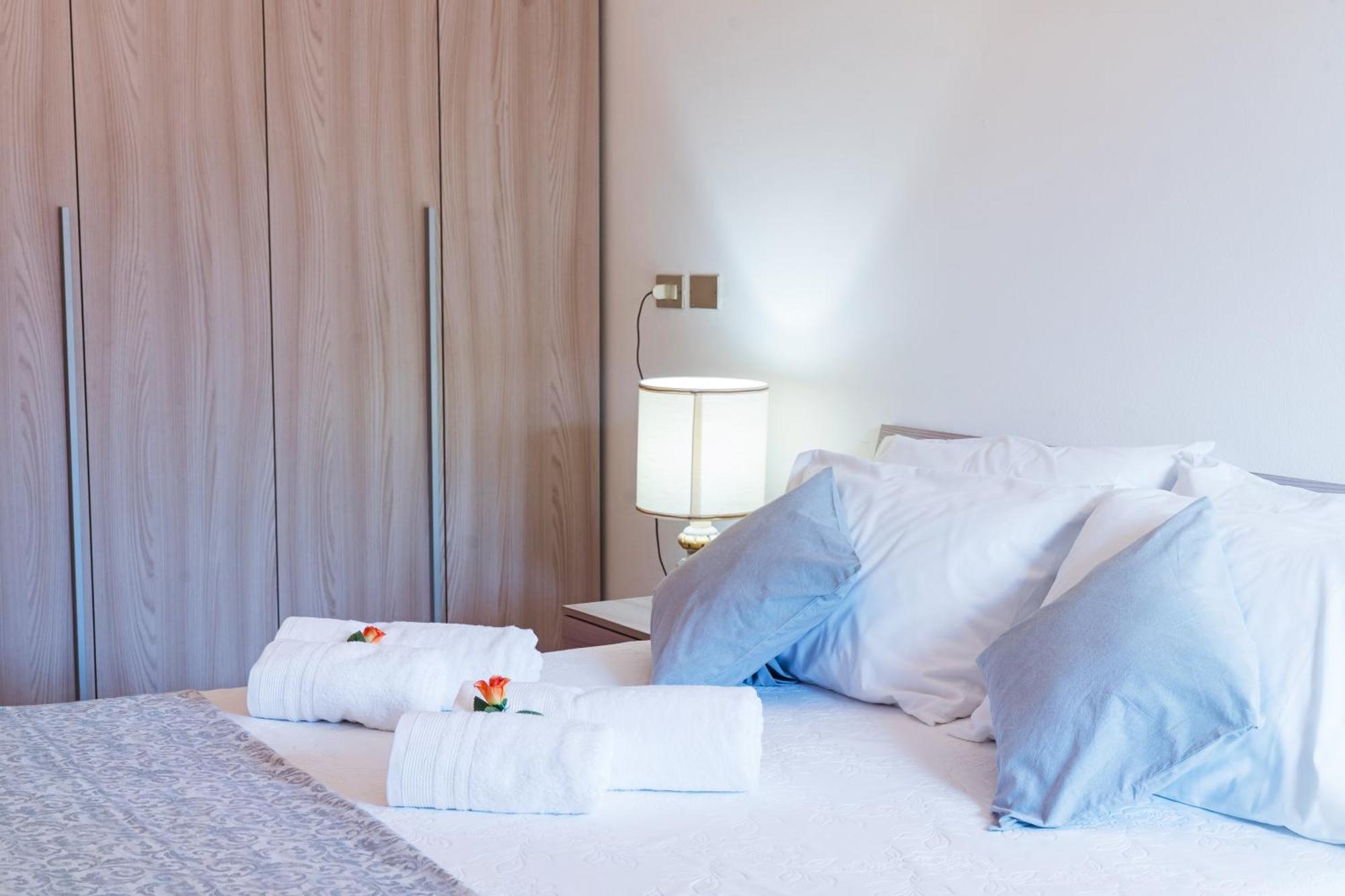 B&B La Corte And Home Restaurant - Free Parking - 10 Minutes To The Lake And Centre Côme Esterno foto