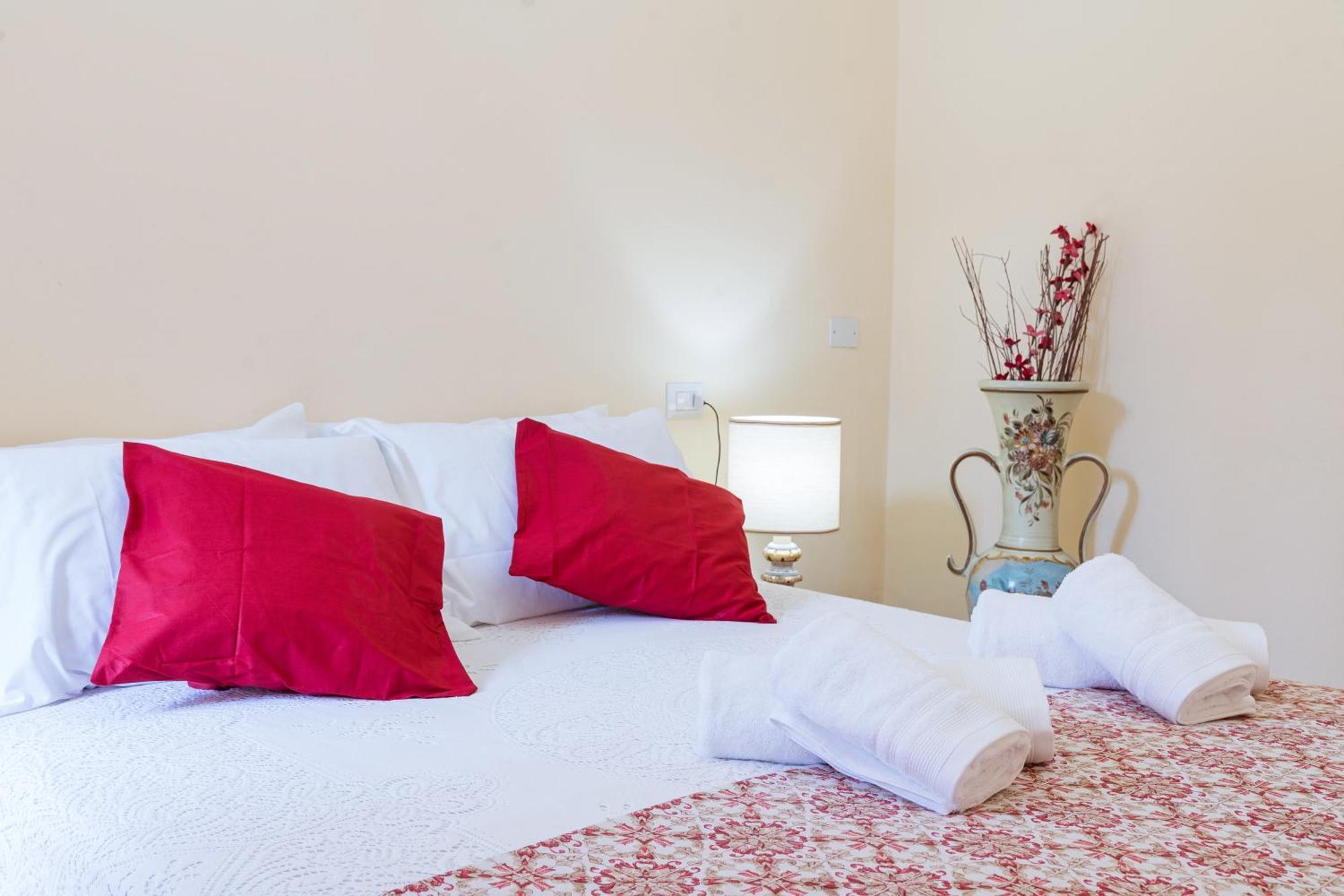 B&B La Corte And Home Restaurant - Free Parking - 10 Minutes To The Lake And Centre Côme Esterno foto